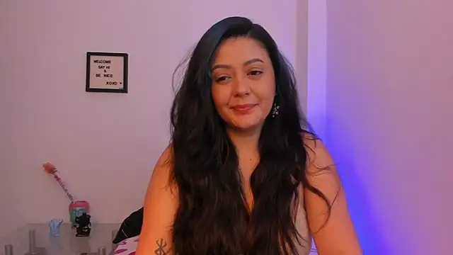 LauraToro_'s cam snapshot