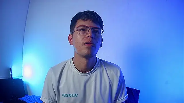 nicolatinboy live sex cam