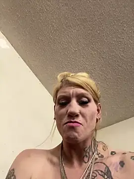 ViironiikaHostiile live sex cam