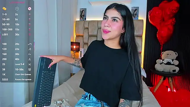 little_sophie18's cam snapshot