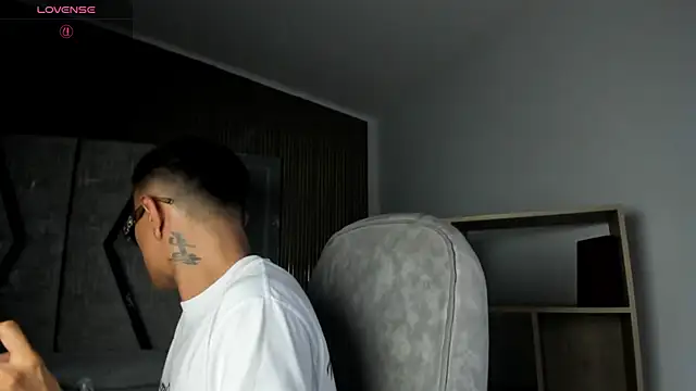 LiamDeep's cam snapshot