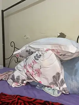 sweet18creamybigpussy live sex cam