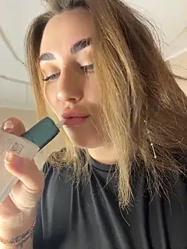 KiraBarlows live sex cam