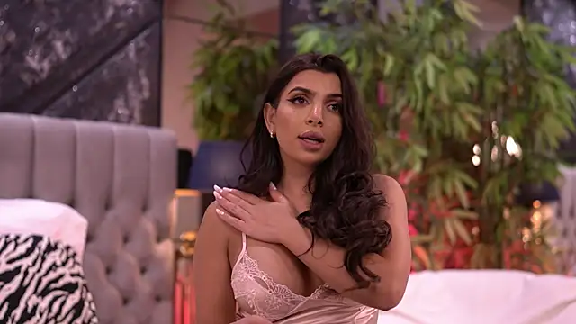 NicoleCellini live sex cam