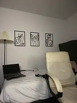 horny_roomiess live sex cam