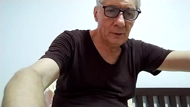 BIGUNCUTHARDCOCK live sex cam