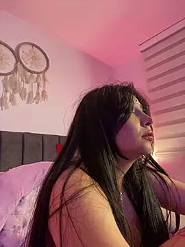 KateDeLatorre live sex cam