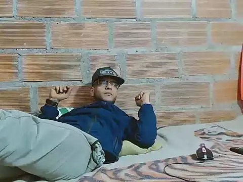 Alphamaster_92 live sex cam