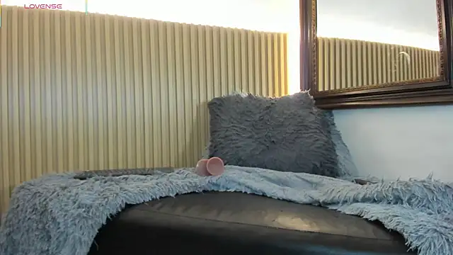 Annie_paradise17's cam snapshot