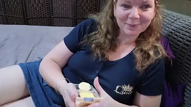 l4dyc4pricorn76 live sex cam