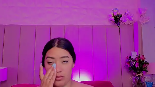 MollyBigBoobs12's cam snapshot