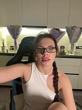 CurlyLara live sex cam