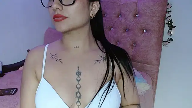 SeleneMore live sex cam