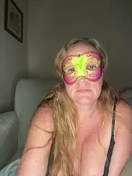 largeboobies30's cam snapshot