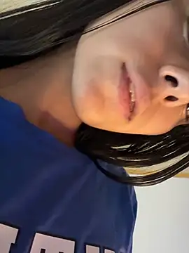 Lilybeeth live sex cam