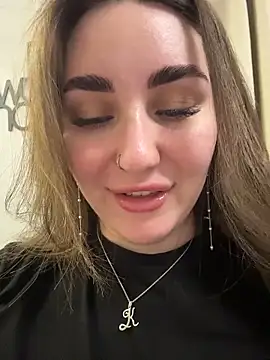 KiraBarlows live sex cam