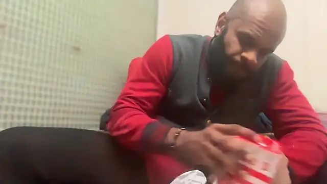 Piercedmuscle80 live sex cam