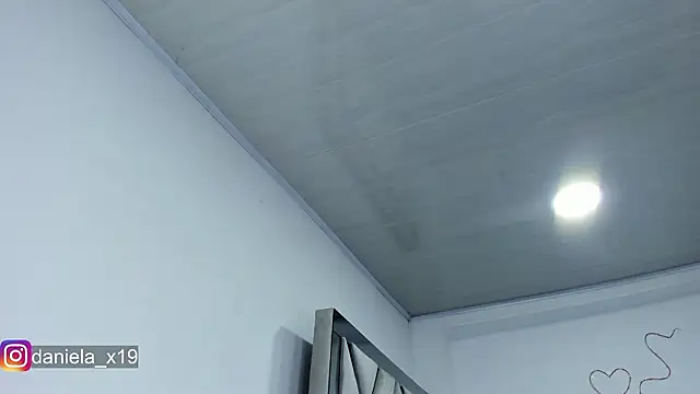 Daniela_x19's cam snapshot