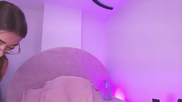 vale_ross_'s cam snapshot