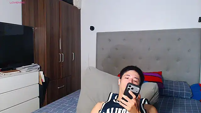 Addictiveboi live sex cam