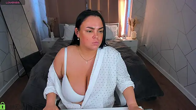 adele_crown's cam snapshot