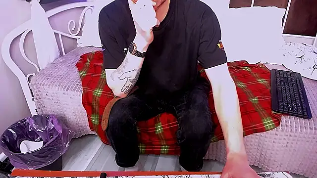 LandonMalone live sex cam