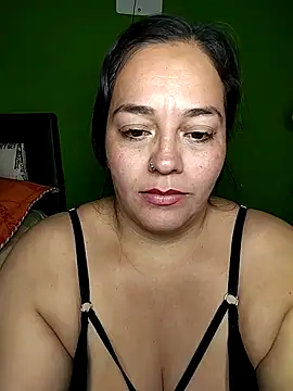 emily_sweet13's cam snapshot