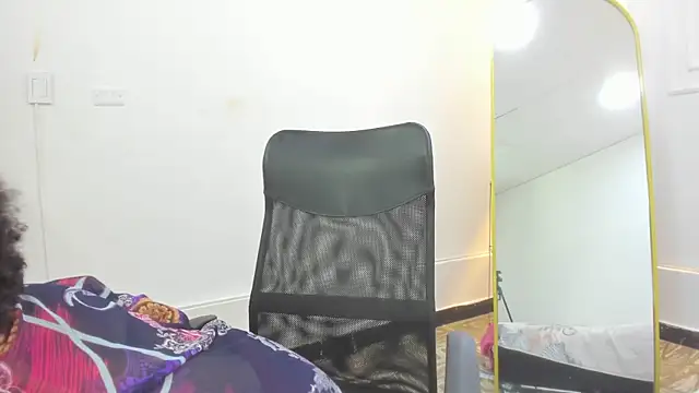 charlotte_dante212's cam snapshot