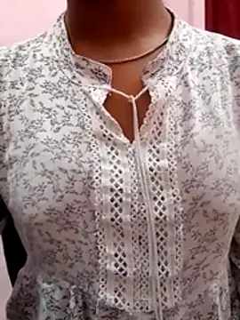 pari_rani7's cam snapshot