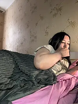 Naughtbaby_2025's cam snapshot