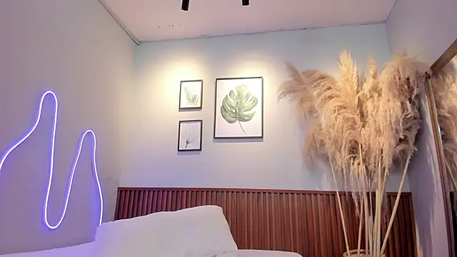 MIAROGGERSS live sex cam