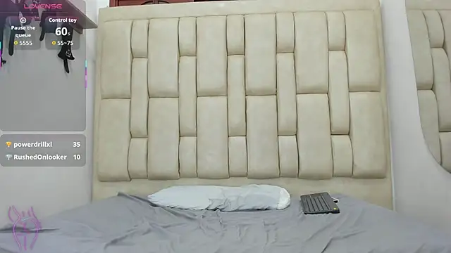 ZafiroAndFlynn live sex cam