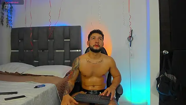 noah_corvelle's cam snapshot