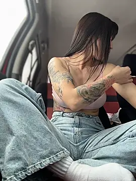 JulliaVegas live sex cam