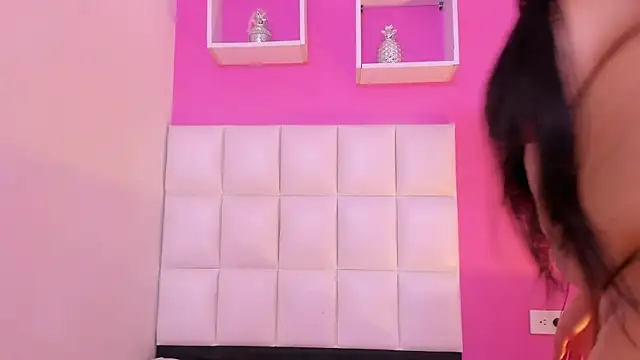 luciana_hot699's cam snapshot