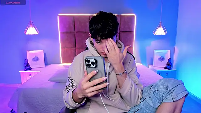 AlejooTwink live sex cam