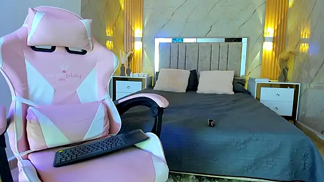 lily_phillips_'s cam snapshot