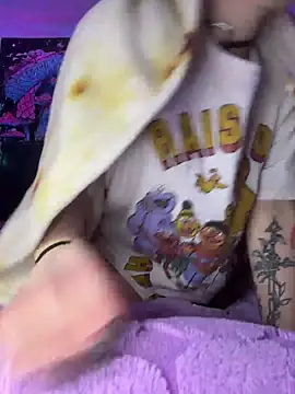 Cutiepiespanks's cam snapshot