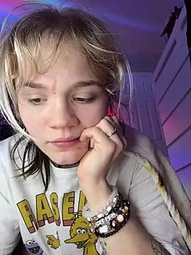 Cutiepiespanks's cam snapshot