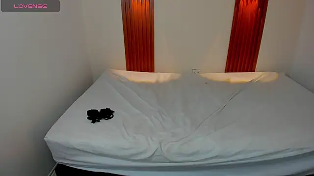 Mia8699 live sex cam