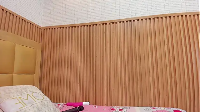 LOLAMAXI live sex cam