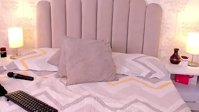 ShaynaHosk live sex cam