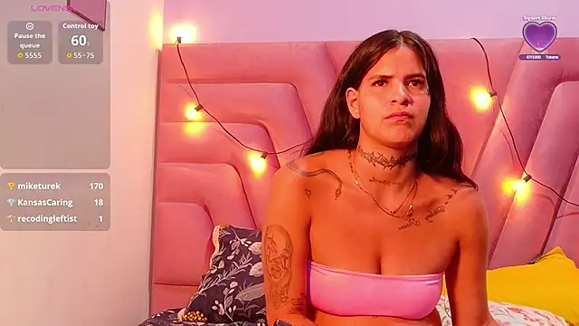 Beautifultattoogirl's cam snapshot