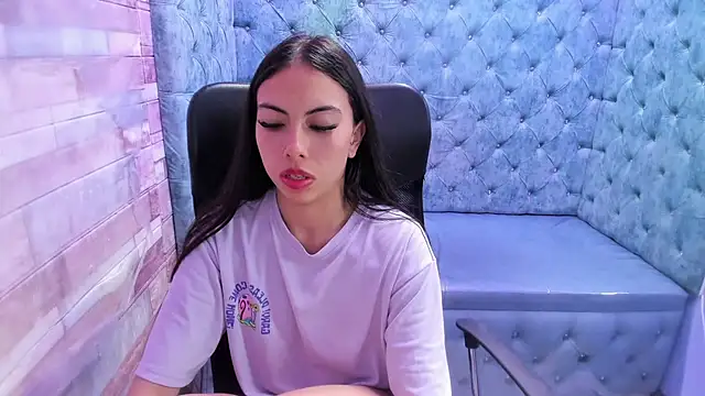 Alana_Hotterr's cam snapshot