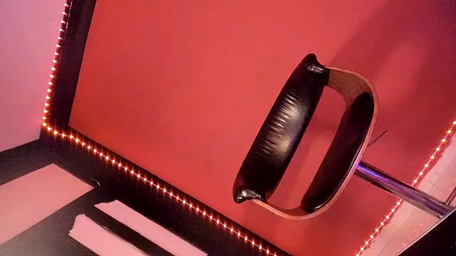 PervertedMissCloe live sex cam