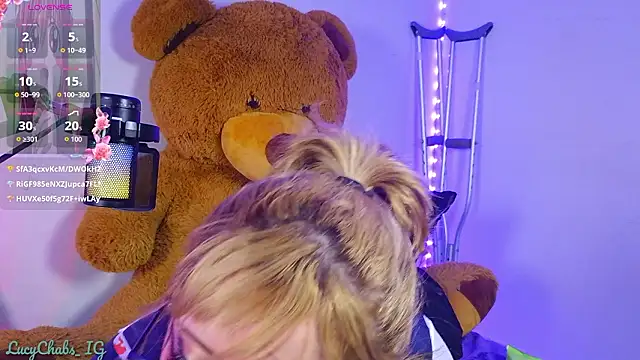 LucyChabs_'s cam snapshot