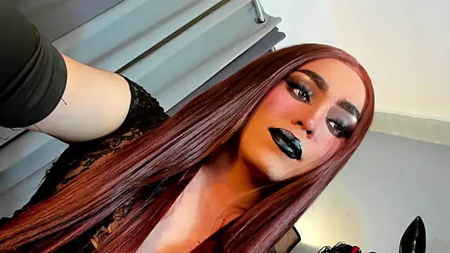 DominaAurumXXX live sex cam