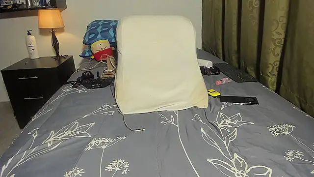 urLittlesissy live sex cam