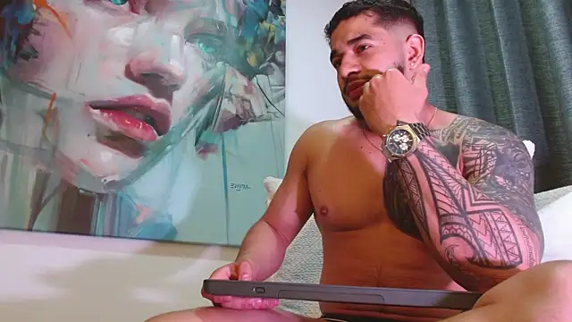 king_falconer's cam snapshot