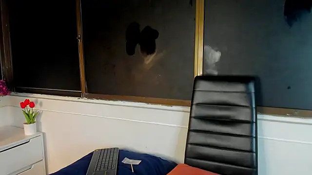 HellAndDante_'s cam snapshot